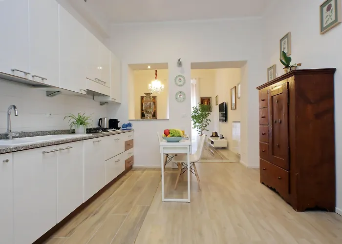 Treasurerome Opera & Trevi 2br רומא