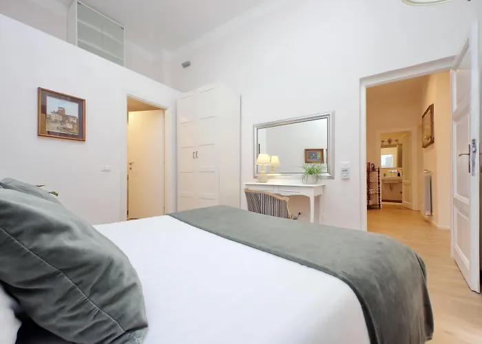 Treasurerome Opera & Trevi 2br דירה רומא