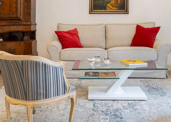 Treasurerome Opera & Trevi 2br *